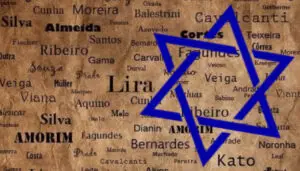 Sobrenomes portugueses e uma Estrela de Davi sobrepostos em papel envelhecido, simbolizando a nacionalidade portuguesa por ascendência sefardita.